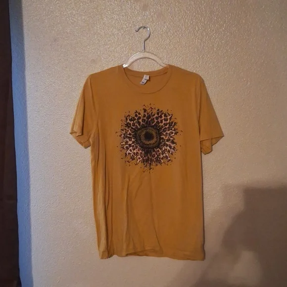Sunflower tee - Picture 1 of 2